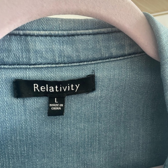 Women’s Light Wash Denim Jacket - Size L - Picture 2 of 4